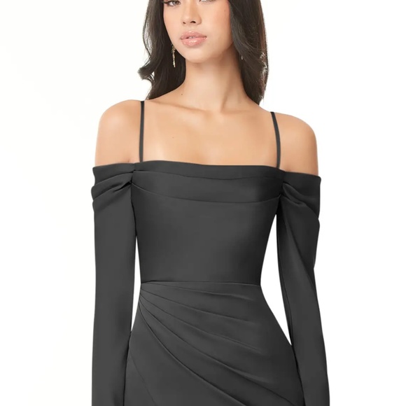 Black evening gown - Picture 8 of 8